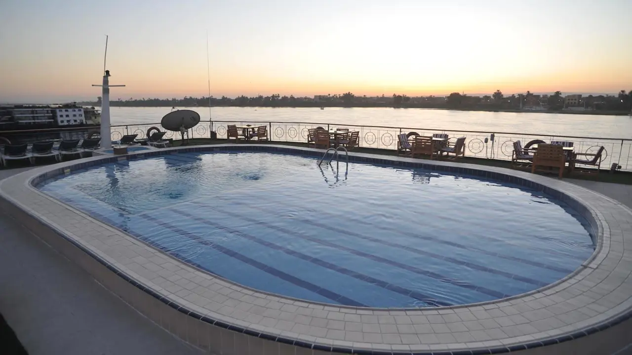 MS Blue Shadow IV, pool