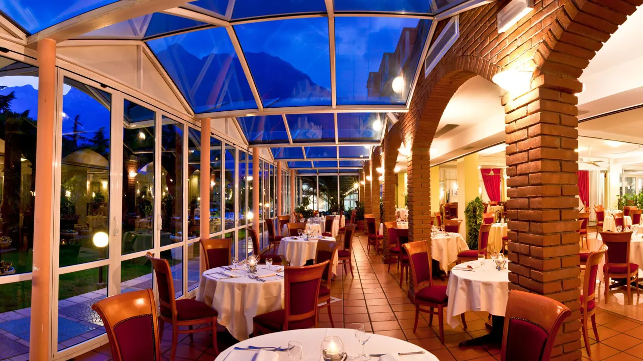 Savoy Palace Hotel, Riva Del Garda Exterior Dining