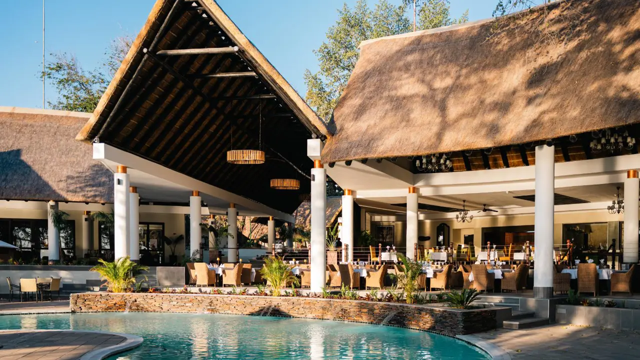Chobe Safari Lodge, pool
