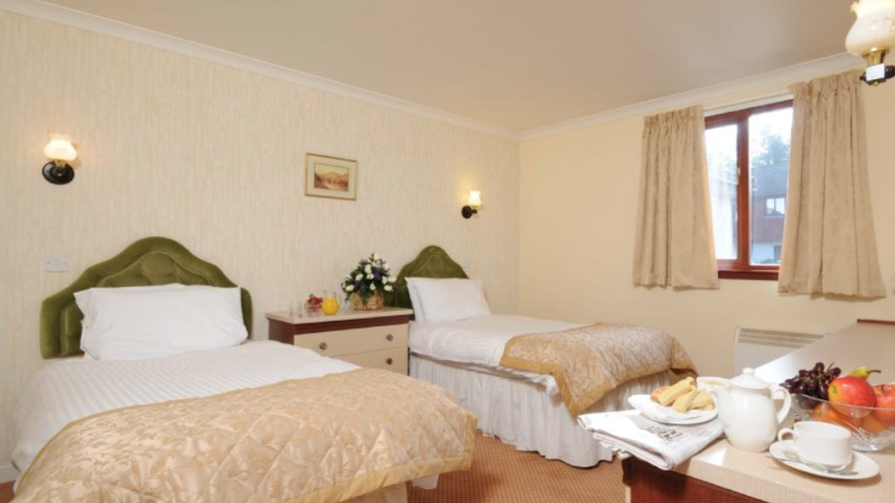 Highlander Hotel Bedroom