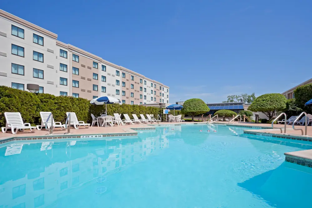 Holiday Inn, Hasbrouck Heights Pool