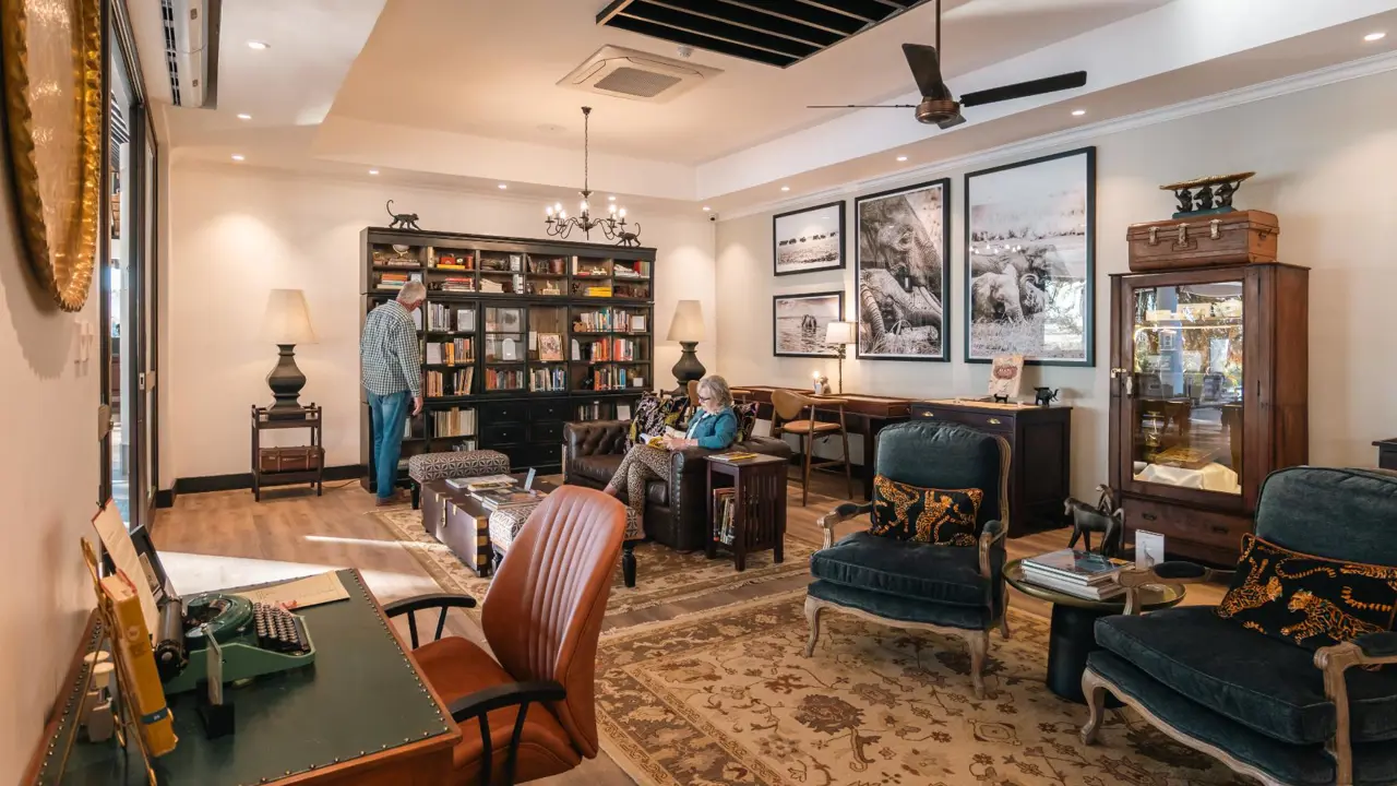 Chobe Safari Lodge, Explorers Lounge