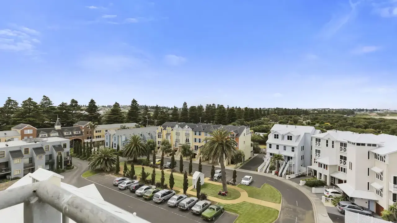 Deep Blue Hotel & Hot Springs, Warrnambool, exterior