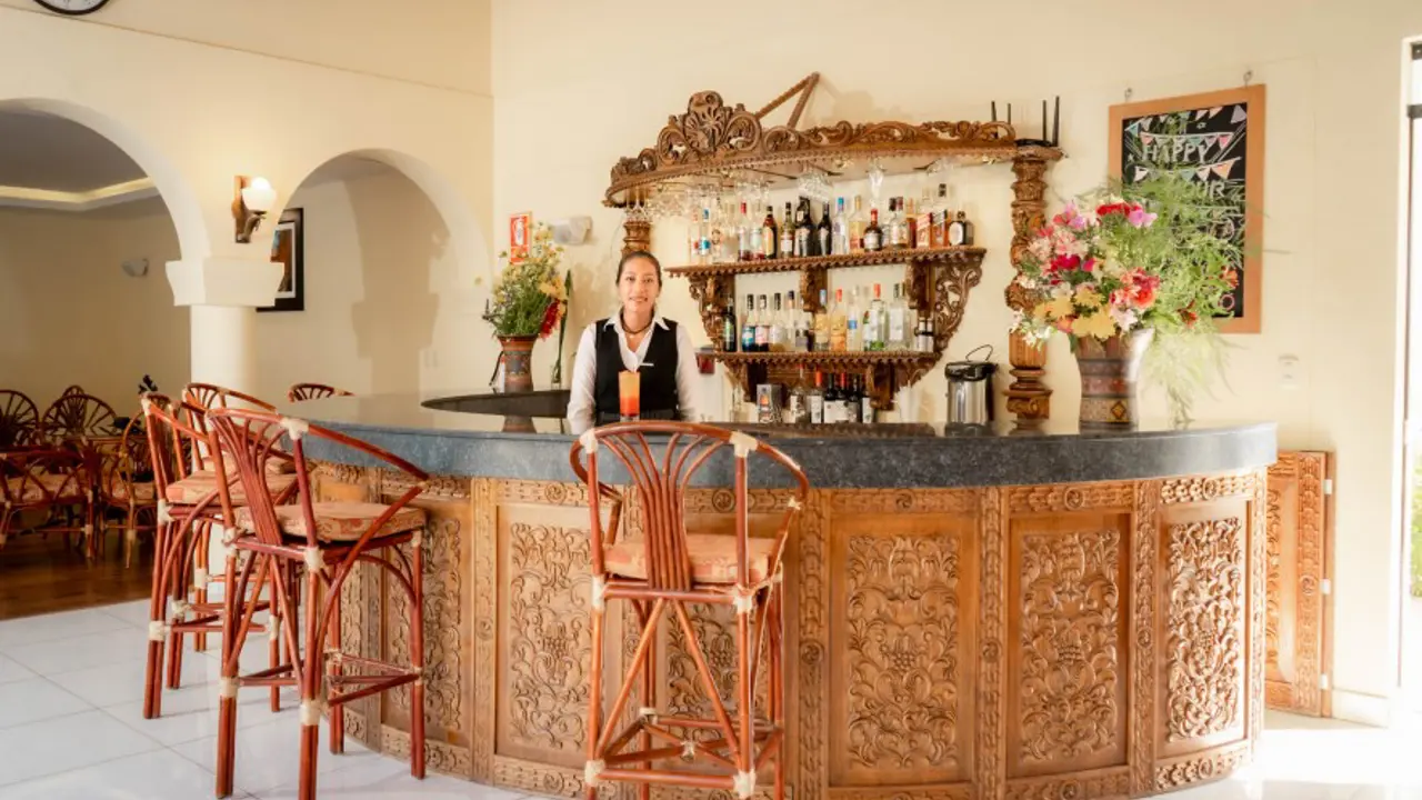 Hotel Augustos, Urubamba, bar area