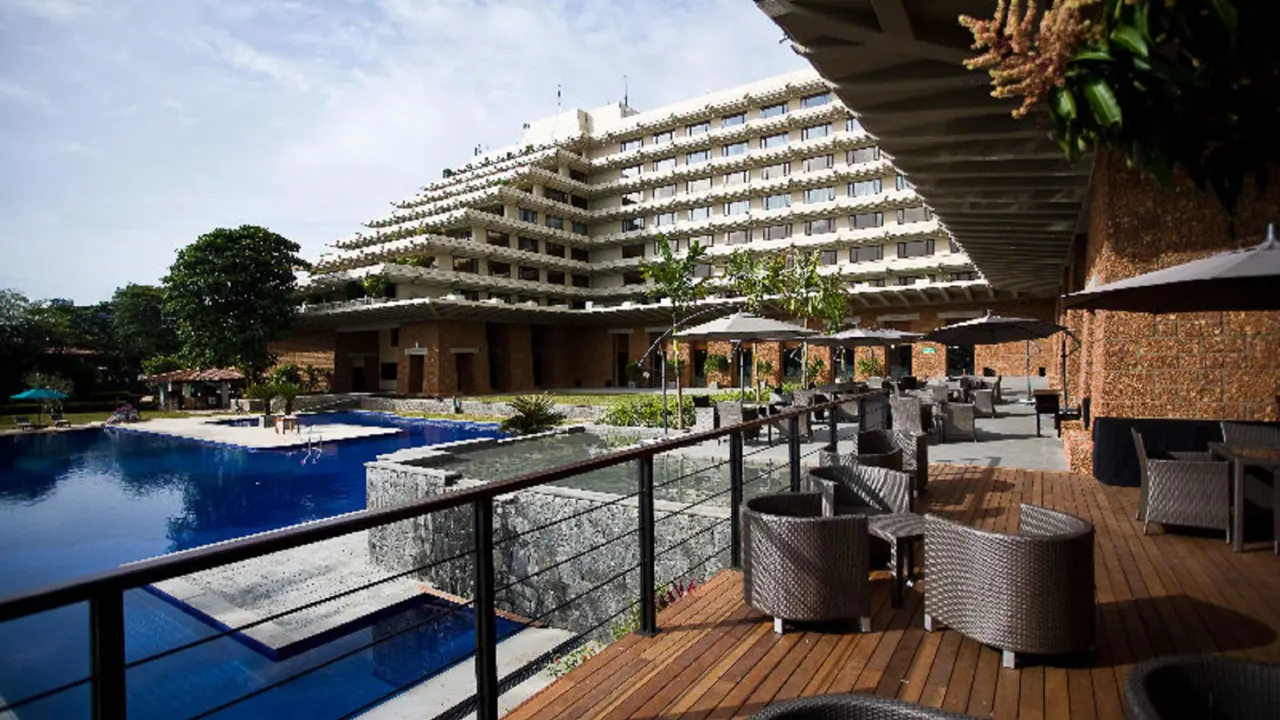 Cinnamon Lakeside, Colombo, terrace