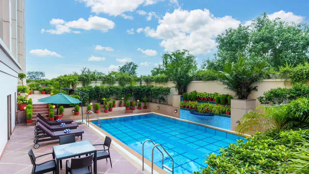 Radisson Hotel, Varanasi, pool