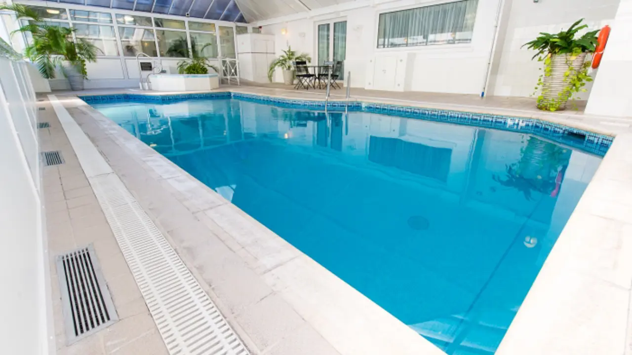 Monterey Hotel Indoor Pool
