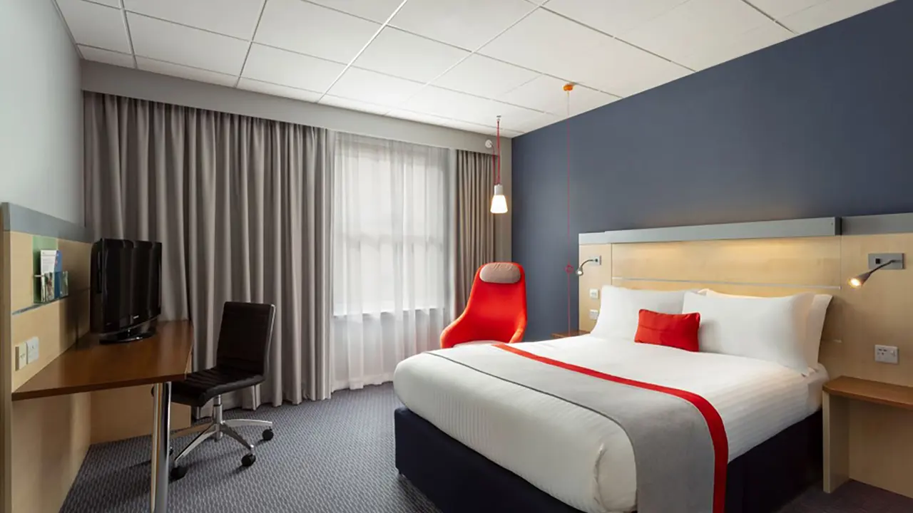 Holiday Inn Express Edinburgh City Centre Slide26