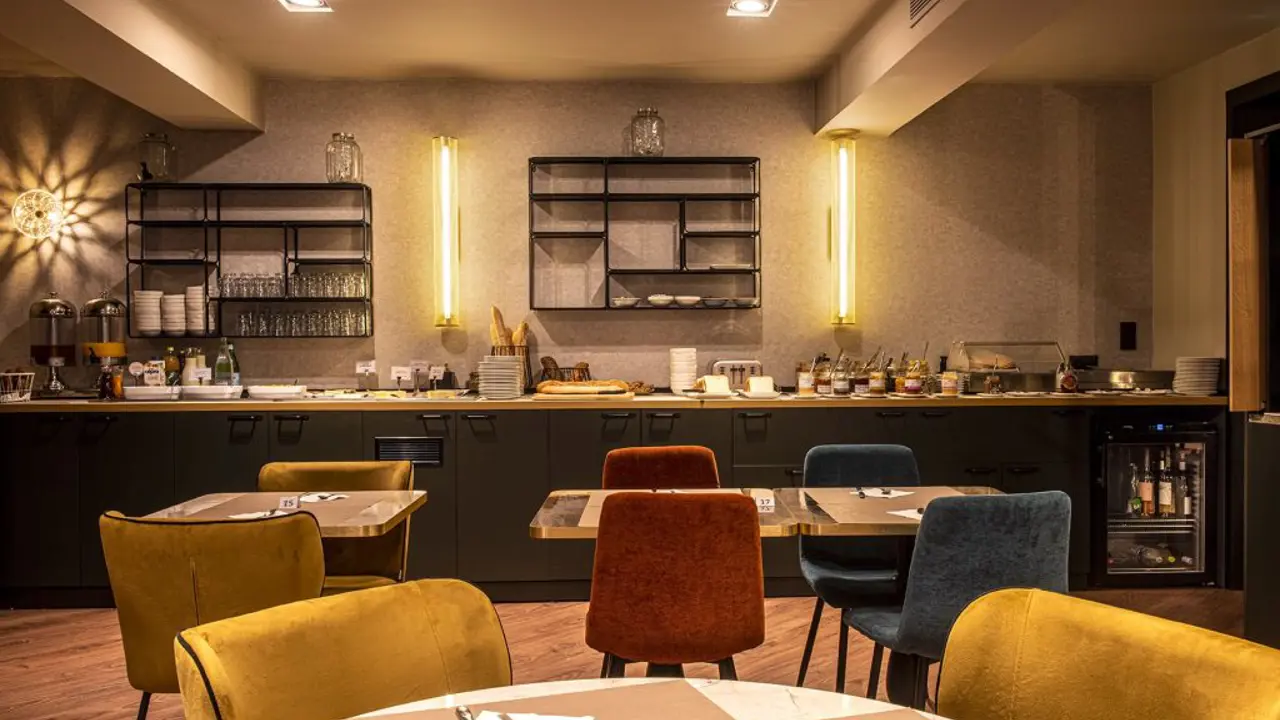 Carcassonne Mercure Breakfast