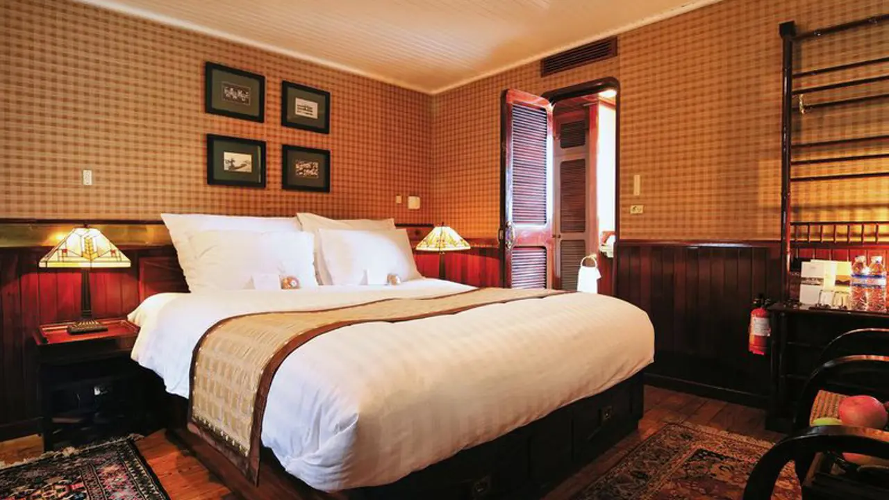 Emeraude Cruise, Halong Bay, bedroom 