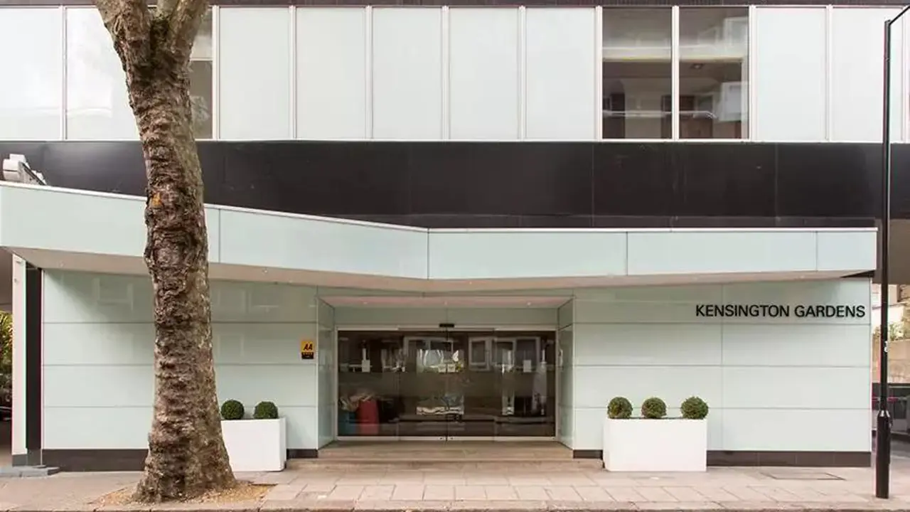 Thistle Exterior Hotel View.Jpg