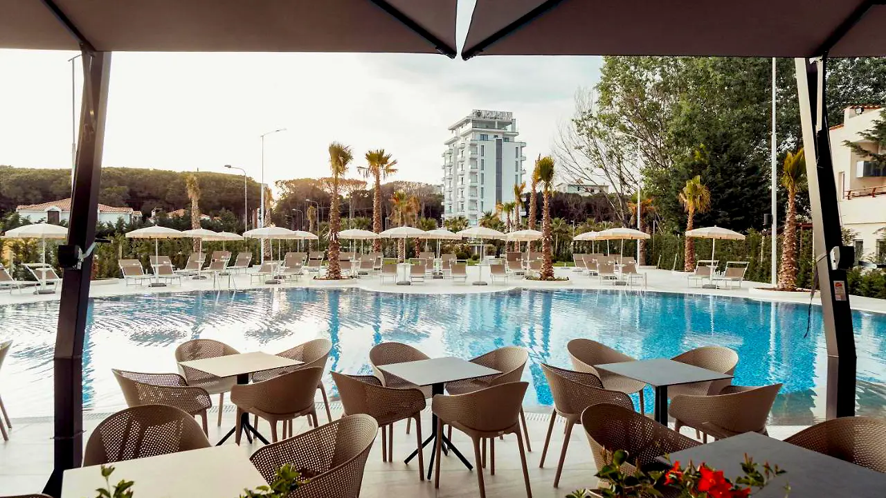 Delight Hotel & Spa, Golem, pool