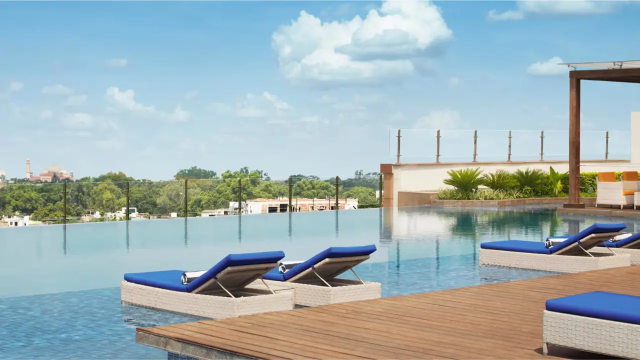 Taj Hotel, Agra, pool