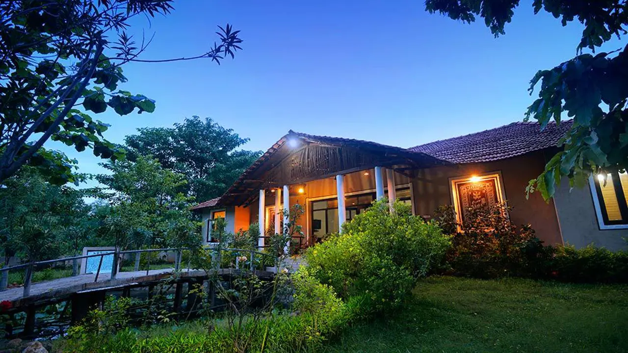 Chitvan Jungle Lodge, Kanha, exterior view