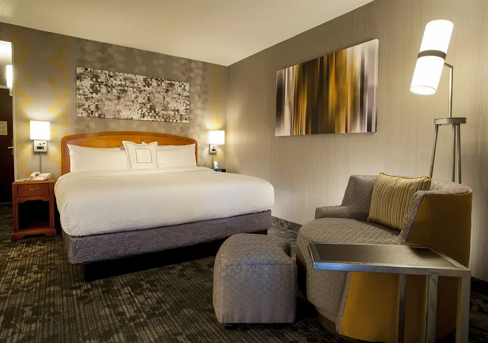 Follow The Fall Touring Hotels Image 2