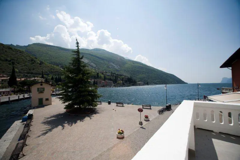 Hotel Geier Torbole Exterior Balcony