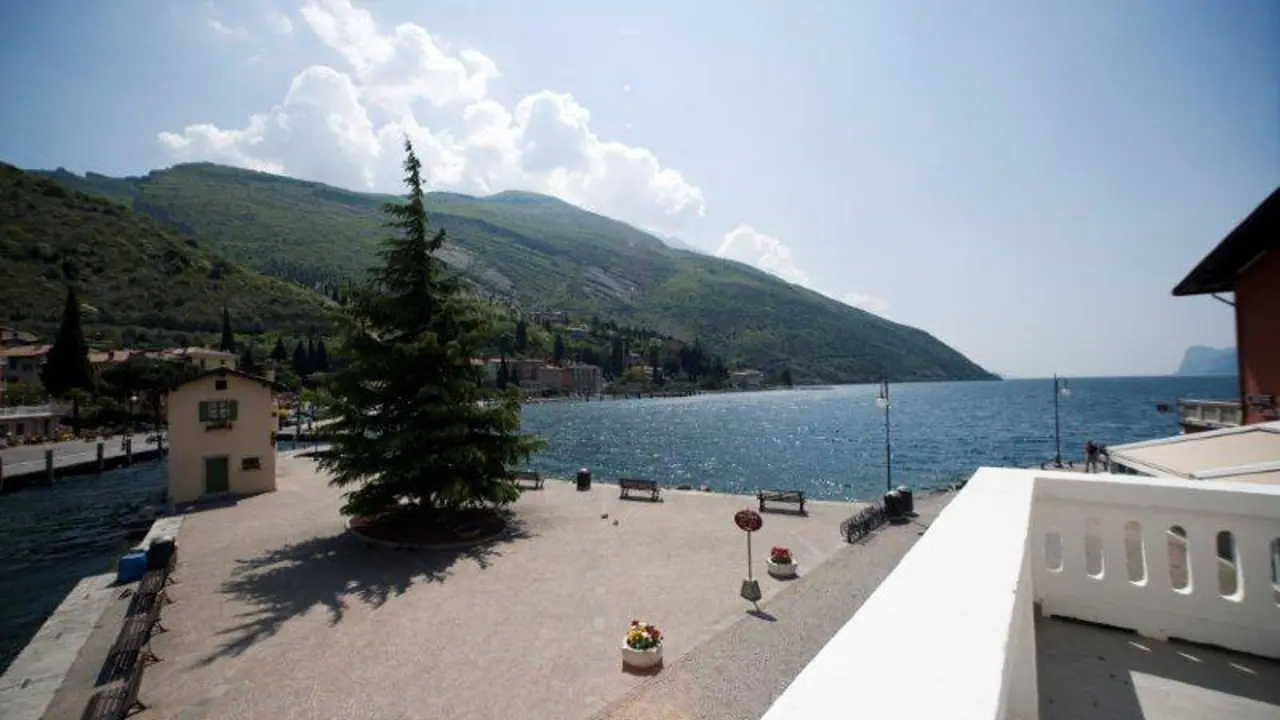 Hotel Geier Torbole Exterior Balcony