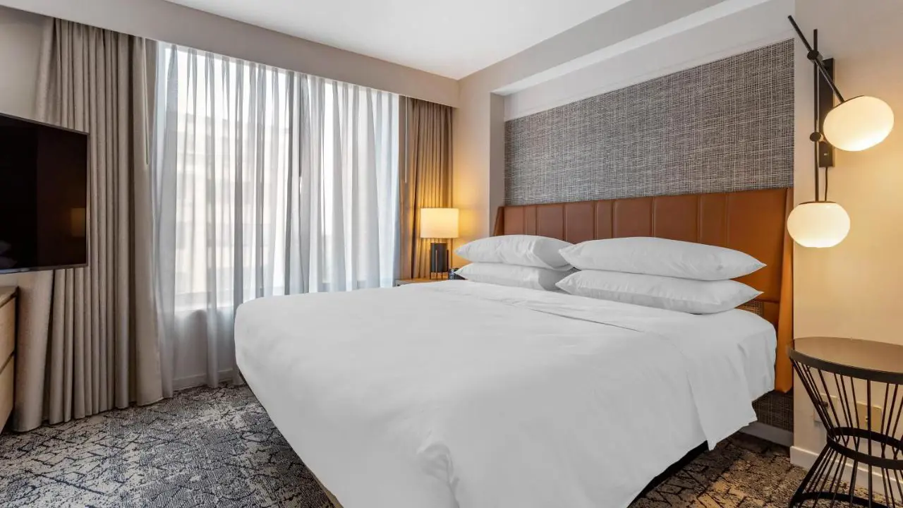 Sheraton Suites Old Town, Alexandria Bedroom