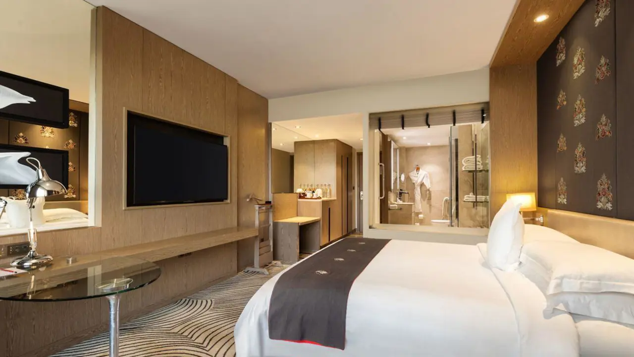 Sheraton New Delhi, bedroom