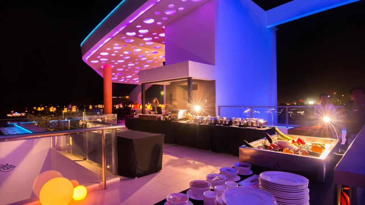 The Sun & Moon Hotel, Phnom Penh, dining