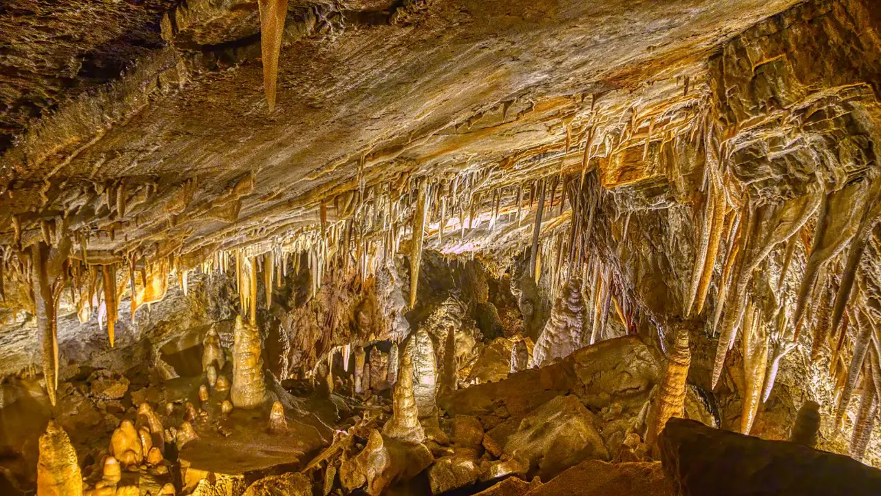 Sh 1933527410 Glenwood Caverns, Colorado
