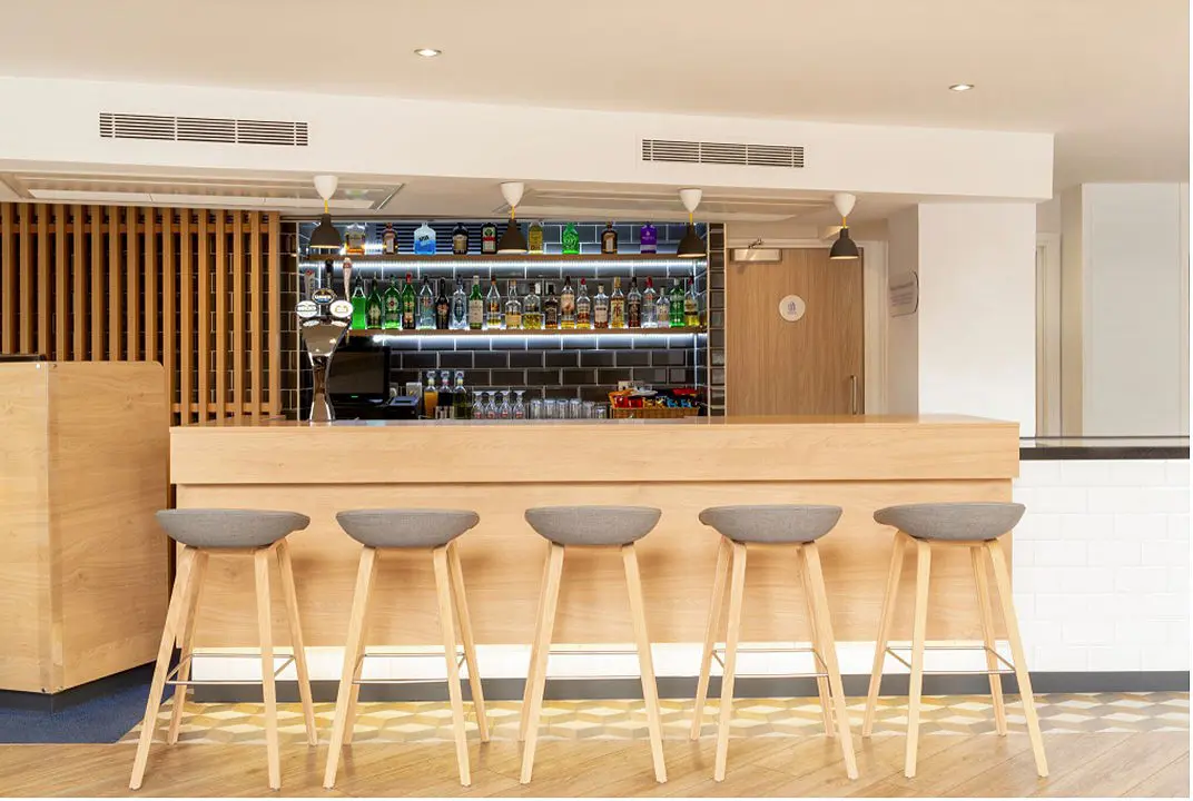 Holiday Inn Express Edinburgh City Centre Slide6