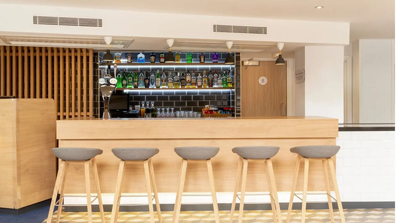 Holiday Inn Express Edinburgh City Centre Slide6