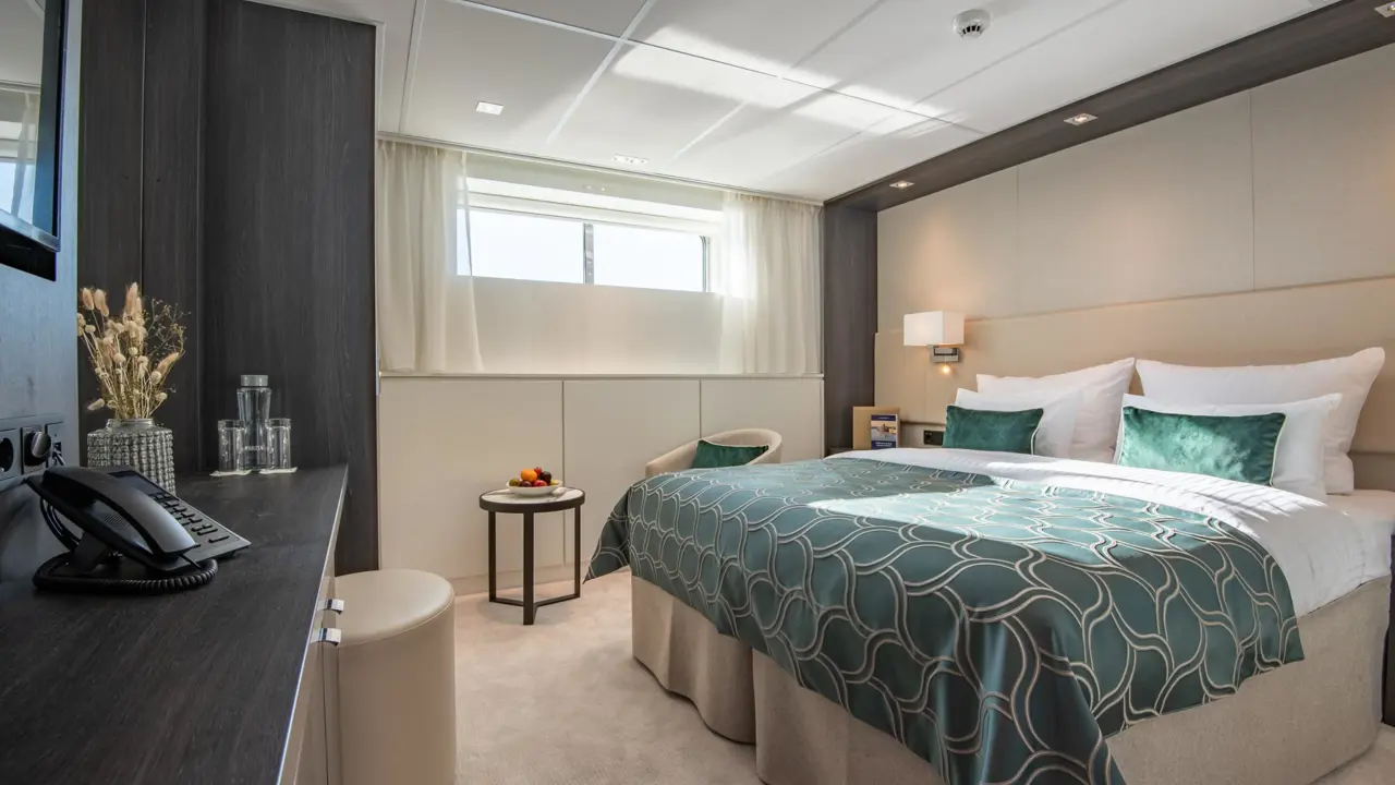 AMADEUS Cara Stateroom Haydn Deck Stateroom Haydn Deck Cabin AMADEUS Cara C1 C4 Lueftner Cruises Amadeus Moving Pictures