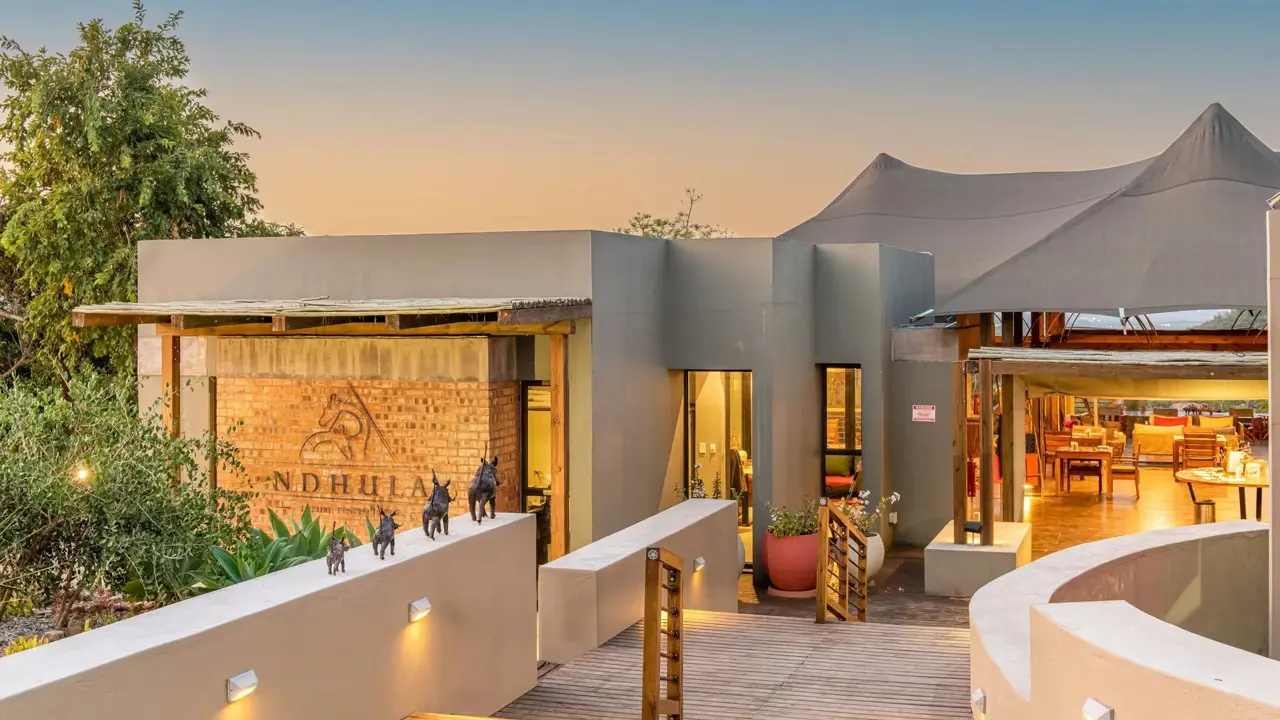 Ndhula Luxury Tented Lodge, entrance