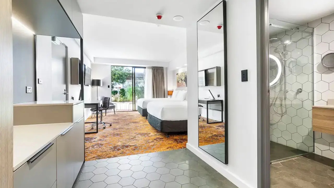 Crowne Plaza by IHG, Alice Springs, bedroom