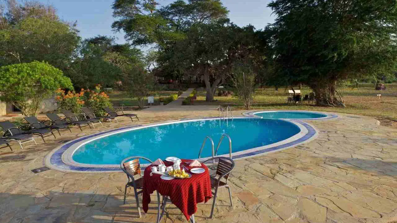 Ashnil Aruba Lodge, Tsavo East, pool