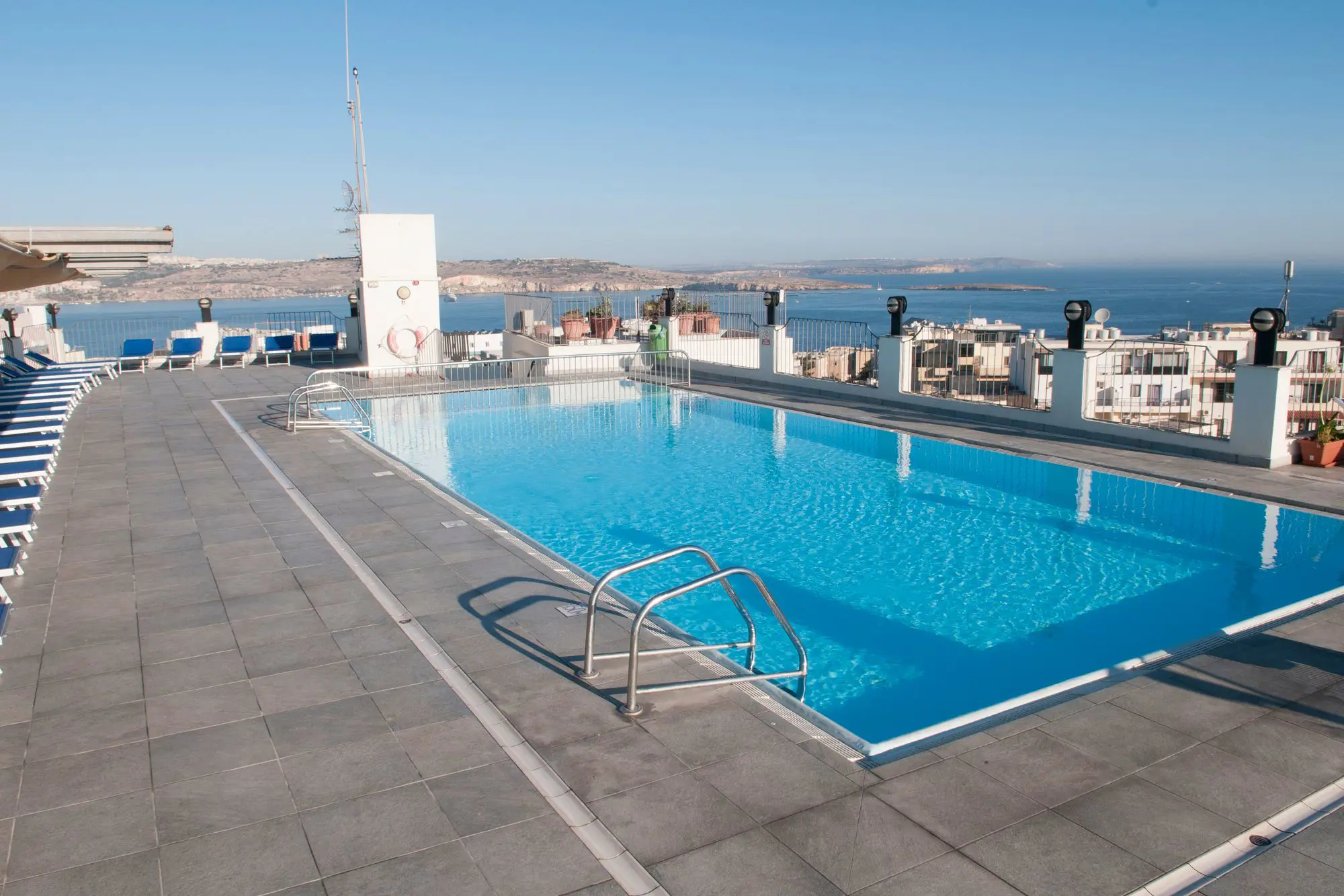 Outdoor Pool Hotel Santana