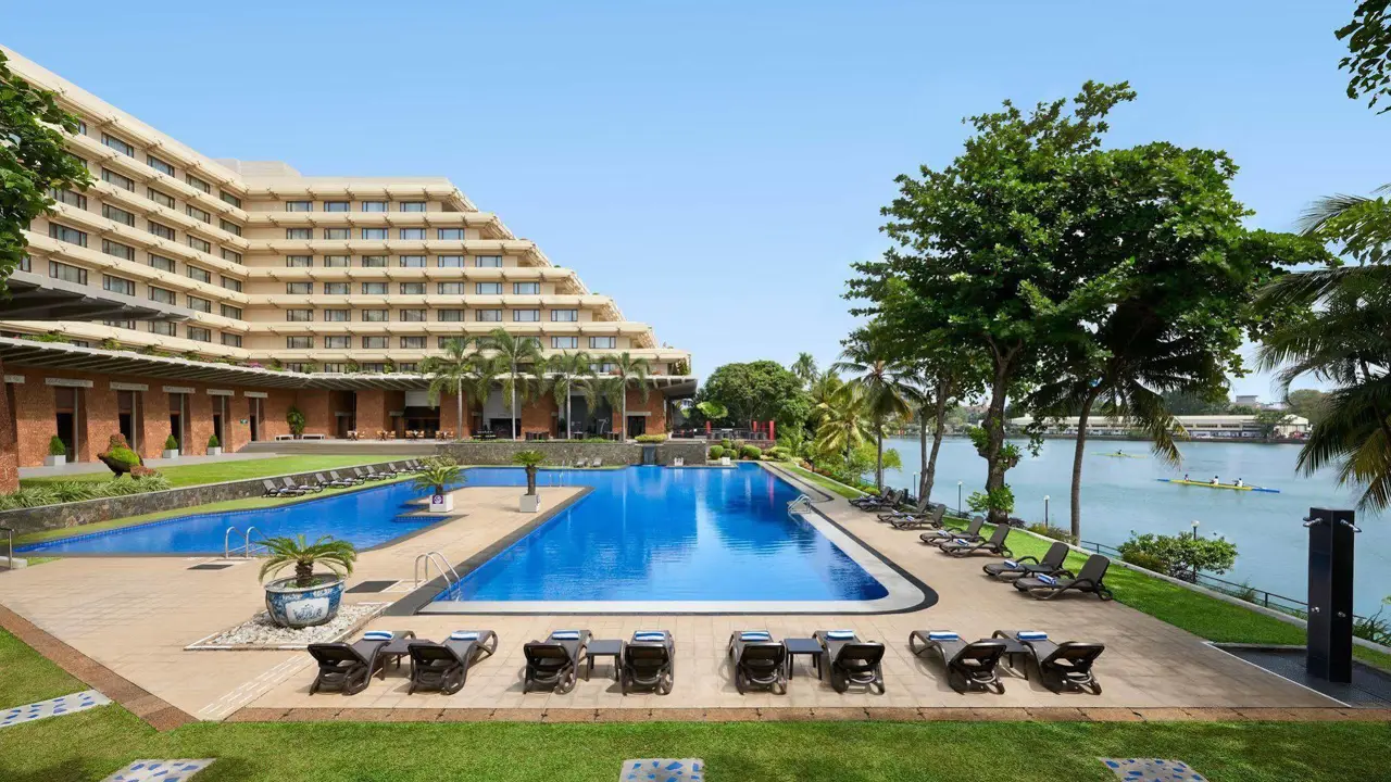 Cinnamon Lakeside, Colombo, pool
