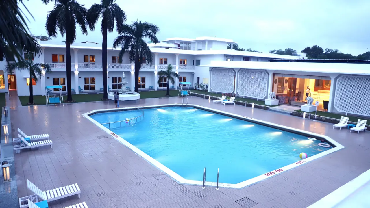 Hotel Chandela, Khajuraho, pool