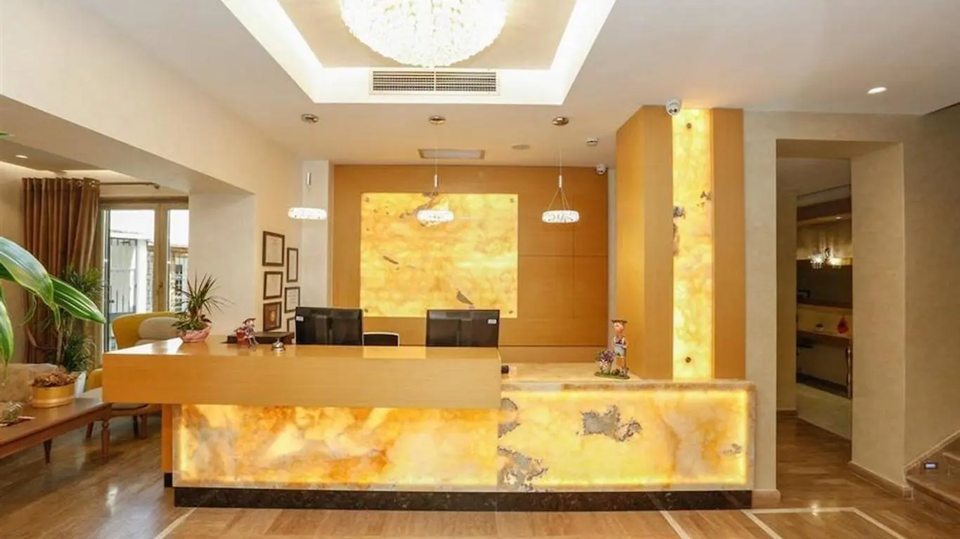 Oxford Hotel, Tirana Reception