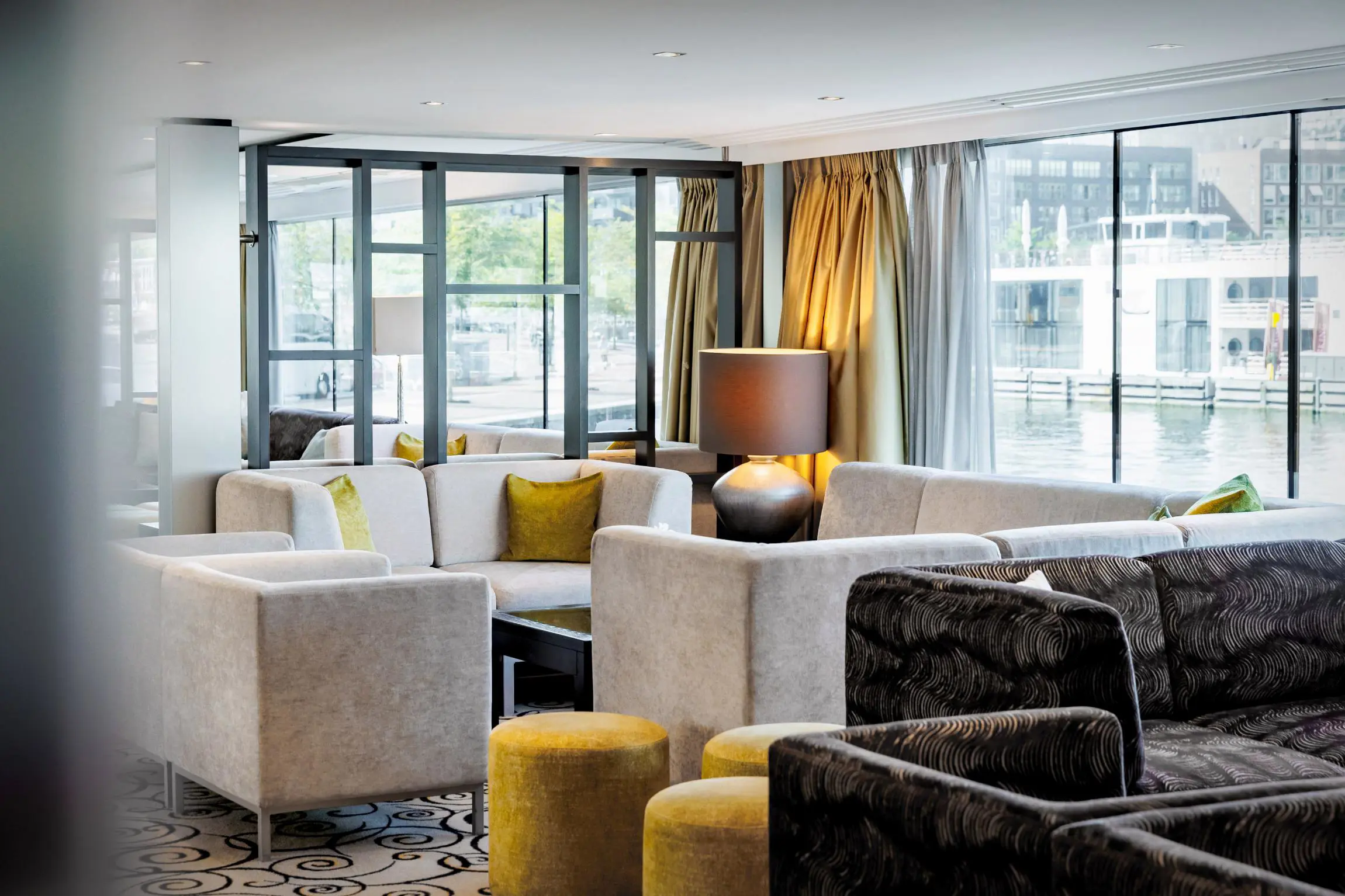 A ROSA CLEA Panoramalounge