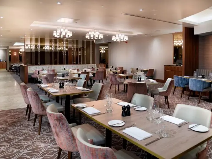 Holiday Inn Express Hounslow 5724438290 4X3 (1)