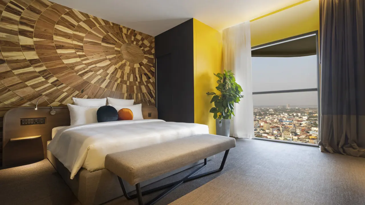 Sun And Moon Riverside Hotel, Phnom Penh, bedroom