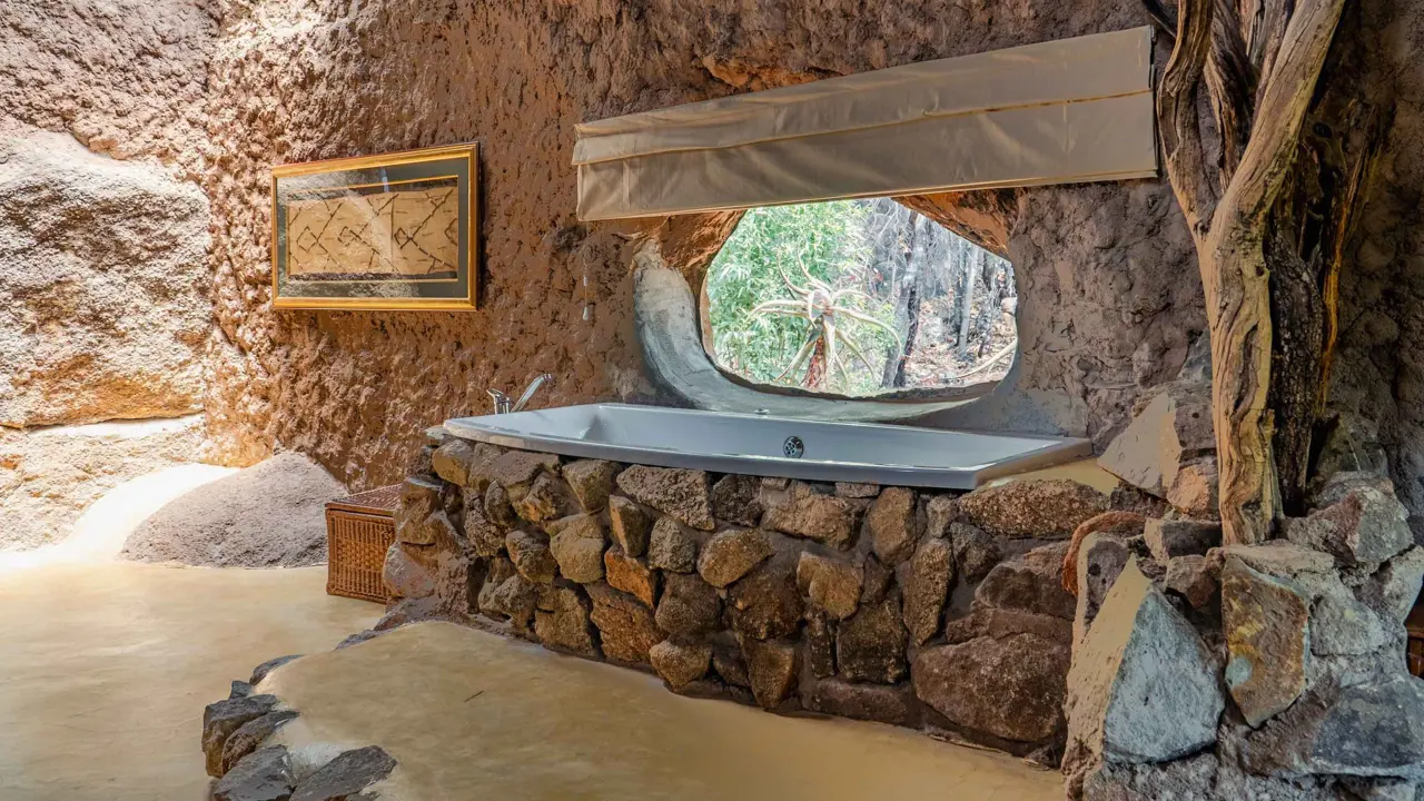  Amalinda Lodge, Matopos Hills, bathroom