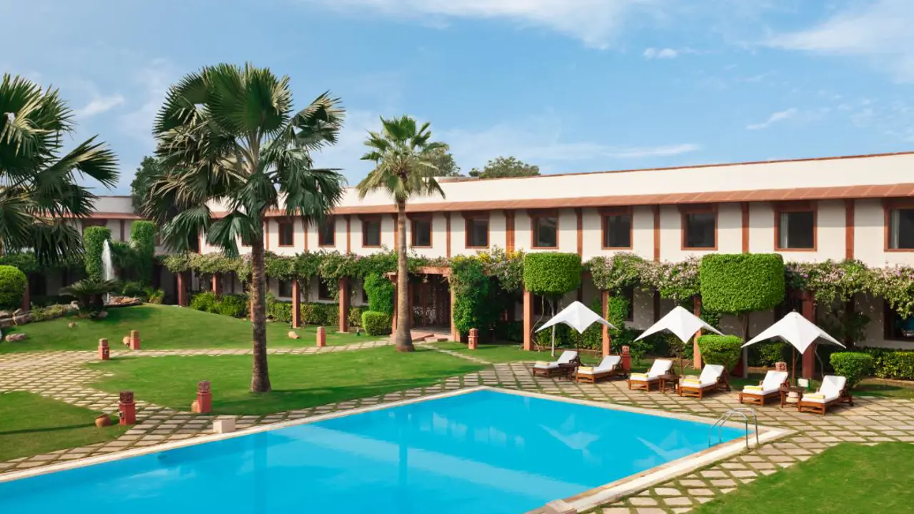 Trident Hotel, Agra, pool