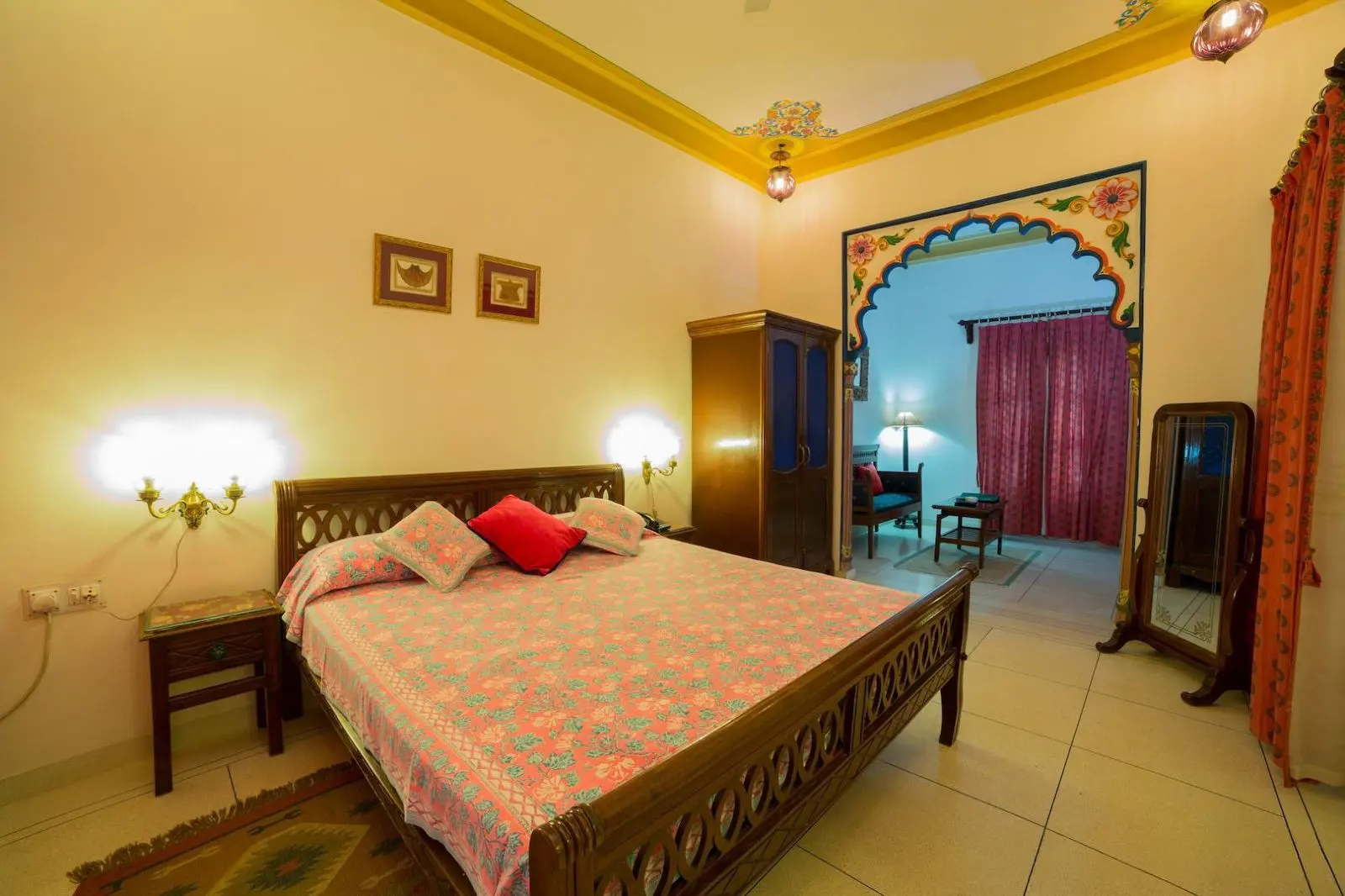 Mahendra Prakash Hotel Bedroom