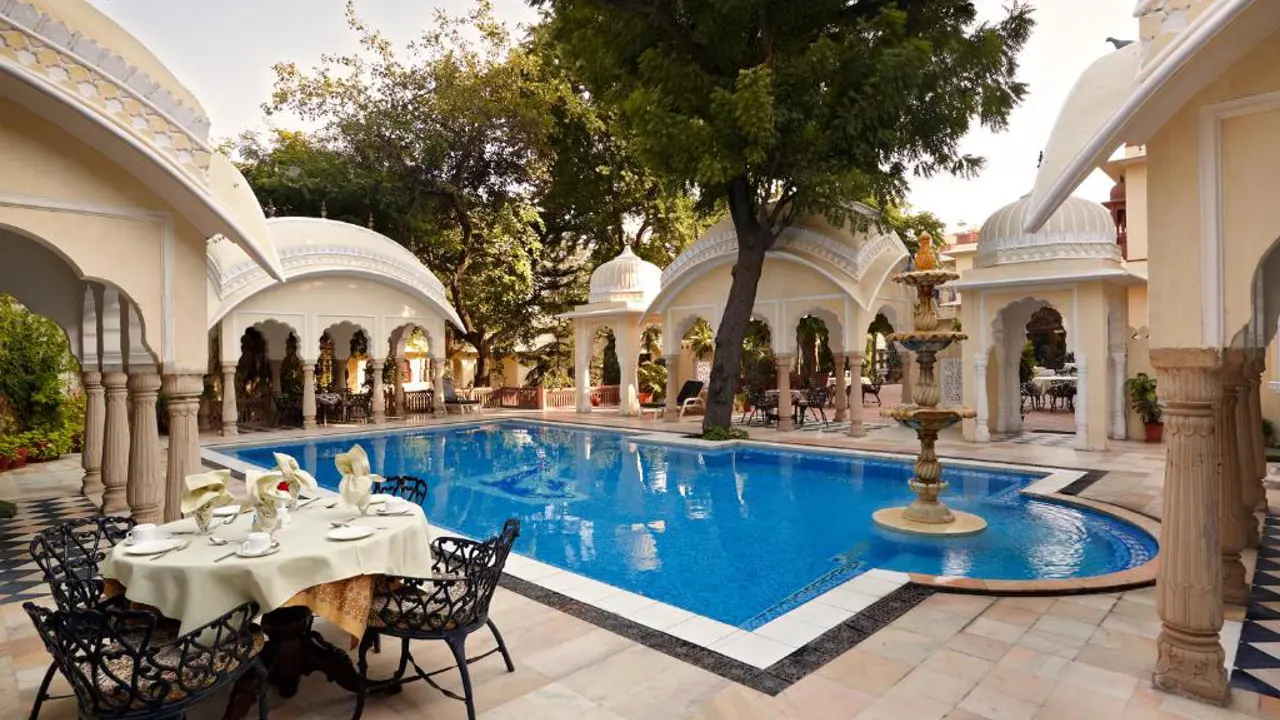 Alsisar Haveli, Jaipur, pool