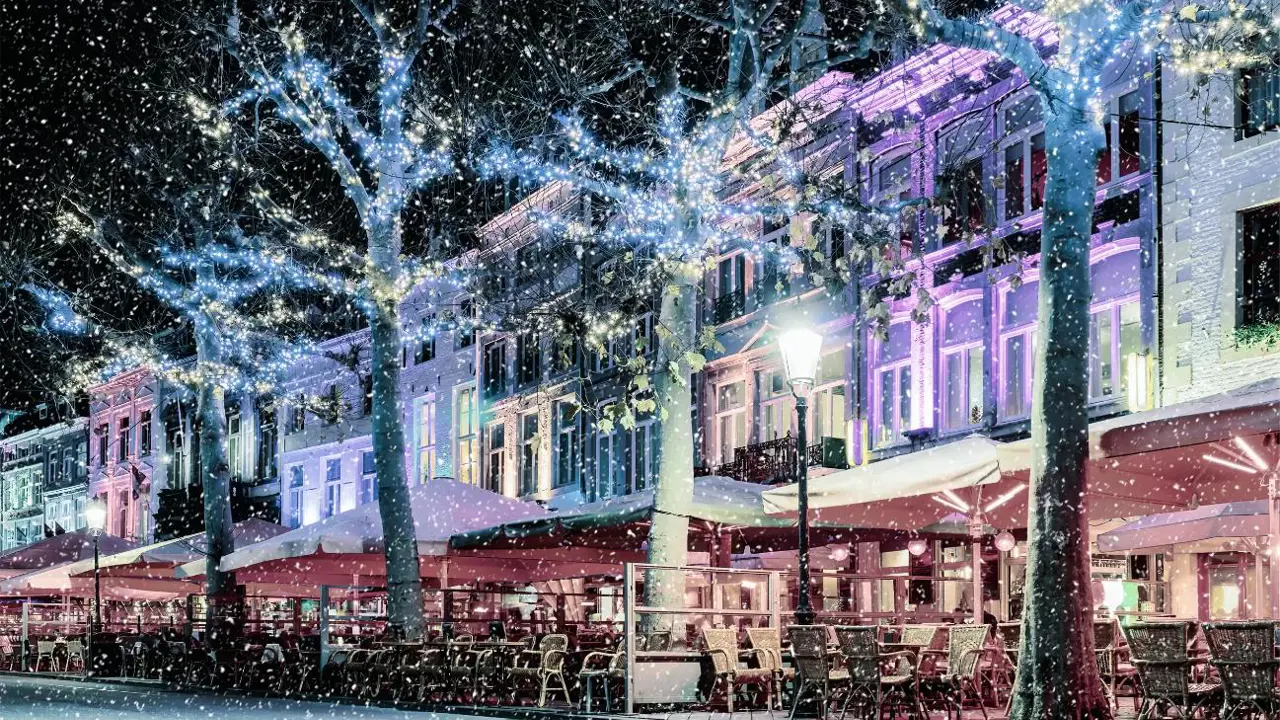 Christmas lights and snow on the Vrijthof Square in Maastricht 