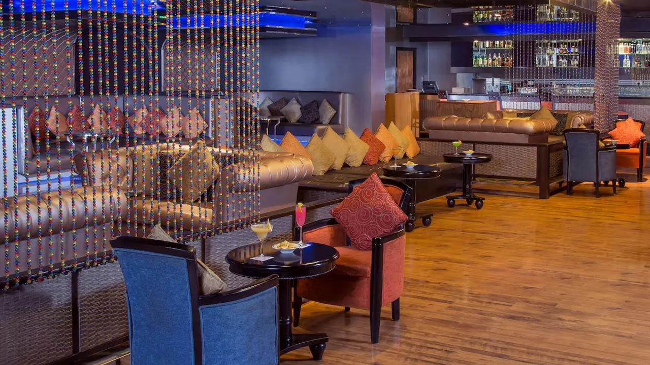 Radisson Blu Hotel, Kochi, bar lounge