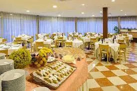 Club Hotel La Vela, Torbole Dining