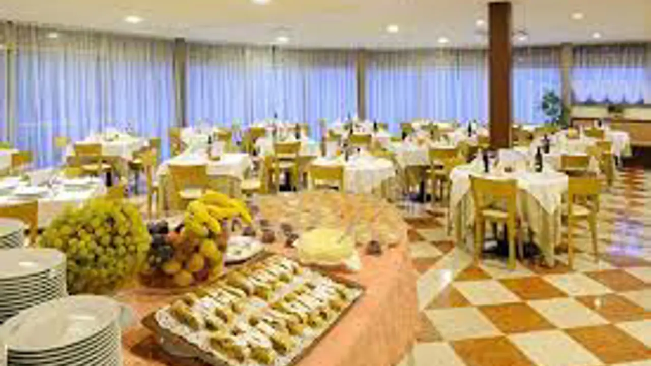 Club Hotel La Vela, Torbole Dining