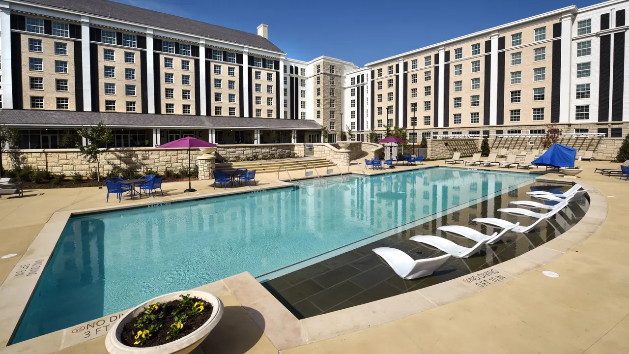 Outdoor swimming pool at The Guest House at Graceland with sun loungers and parasols