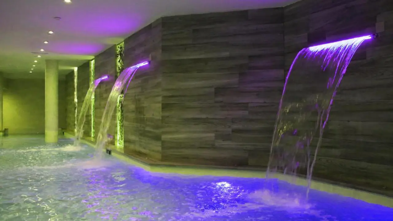 Columbia Hotel Pool Indoor Img 6207 Fa 264X197 D2