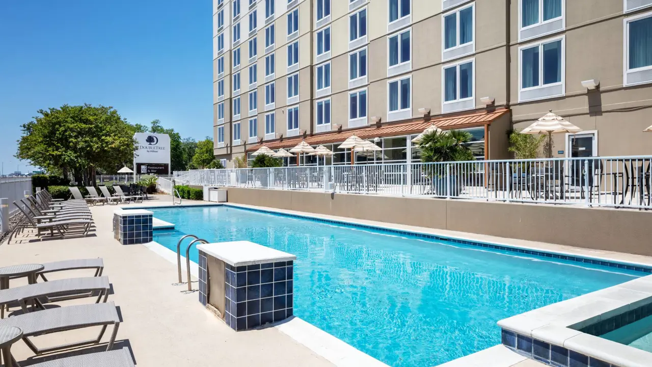 Doubletree Biloxi Pool (1)