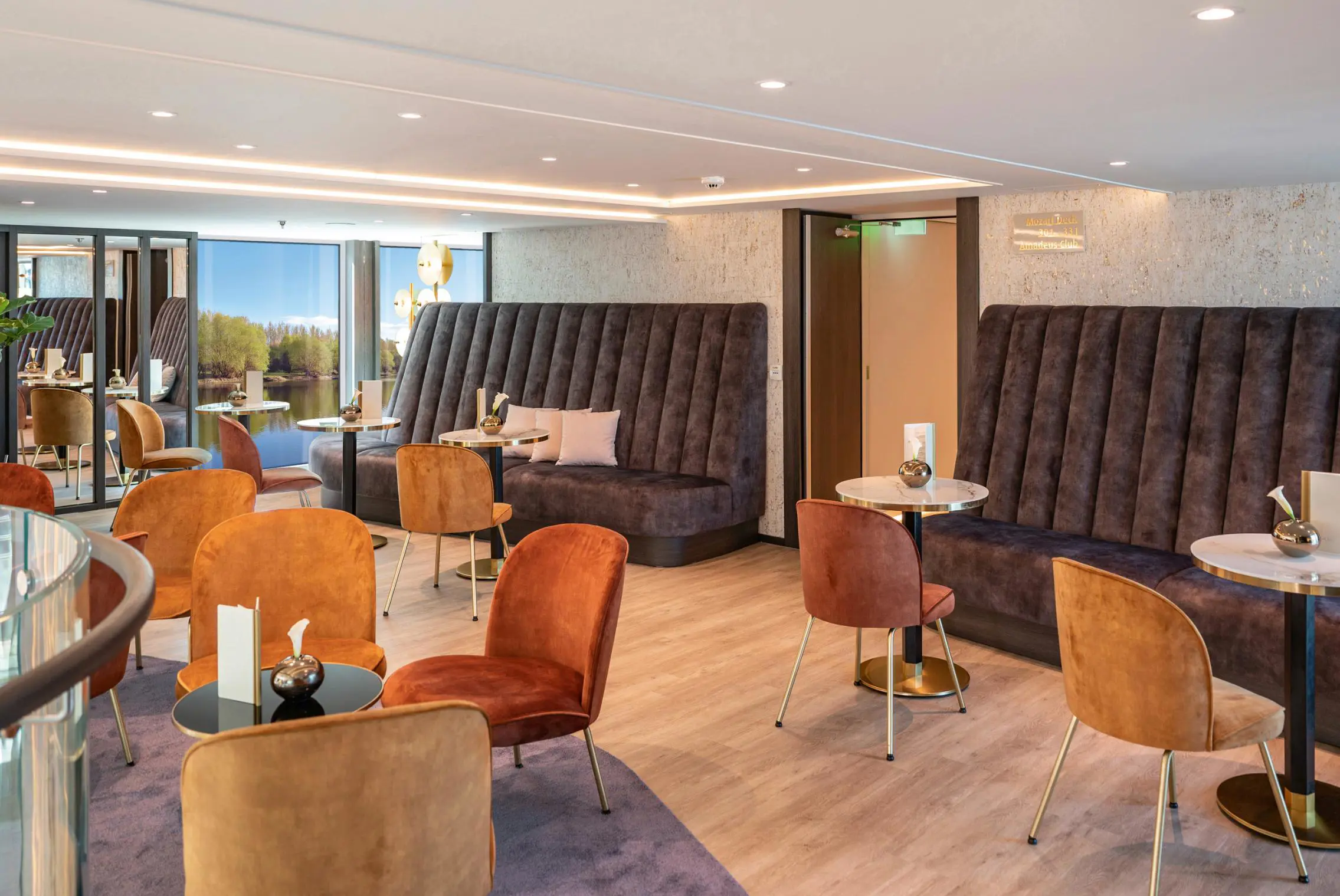 AMADEUS Cara Café Vienna Landscape Café Vienna AMADEUS Cara Landscape Horizontal With Outside View Lueftner Cruises Amadeus Moving Pictures